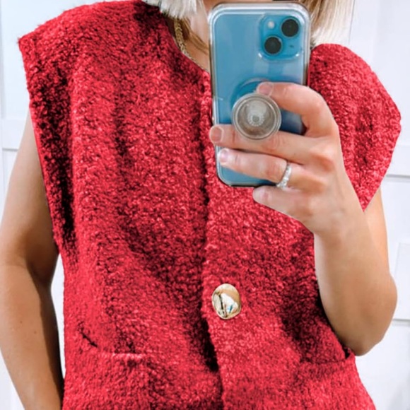 NWOT Women’s Cropped Christmas Red Sweater Vest with Gold Buttons Size Medium - Picture 5 of 11
